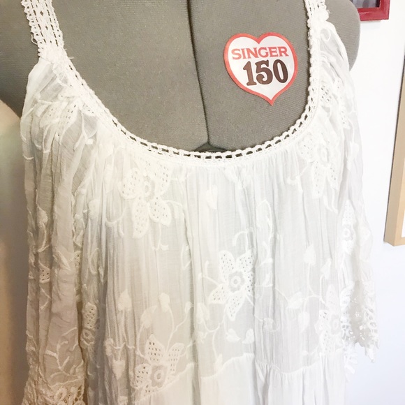 Off-shoulder dress with lace embroidery - Picture 2 of 4